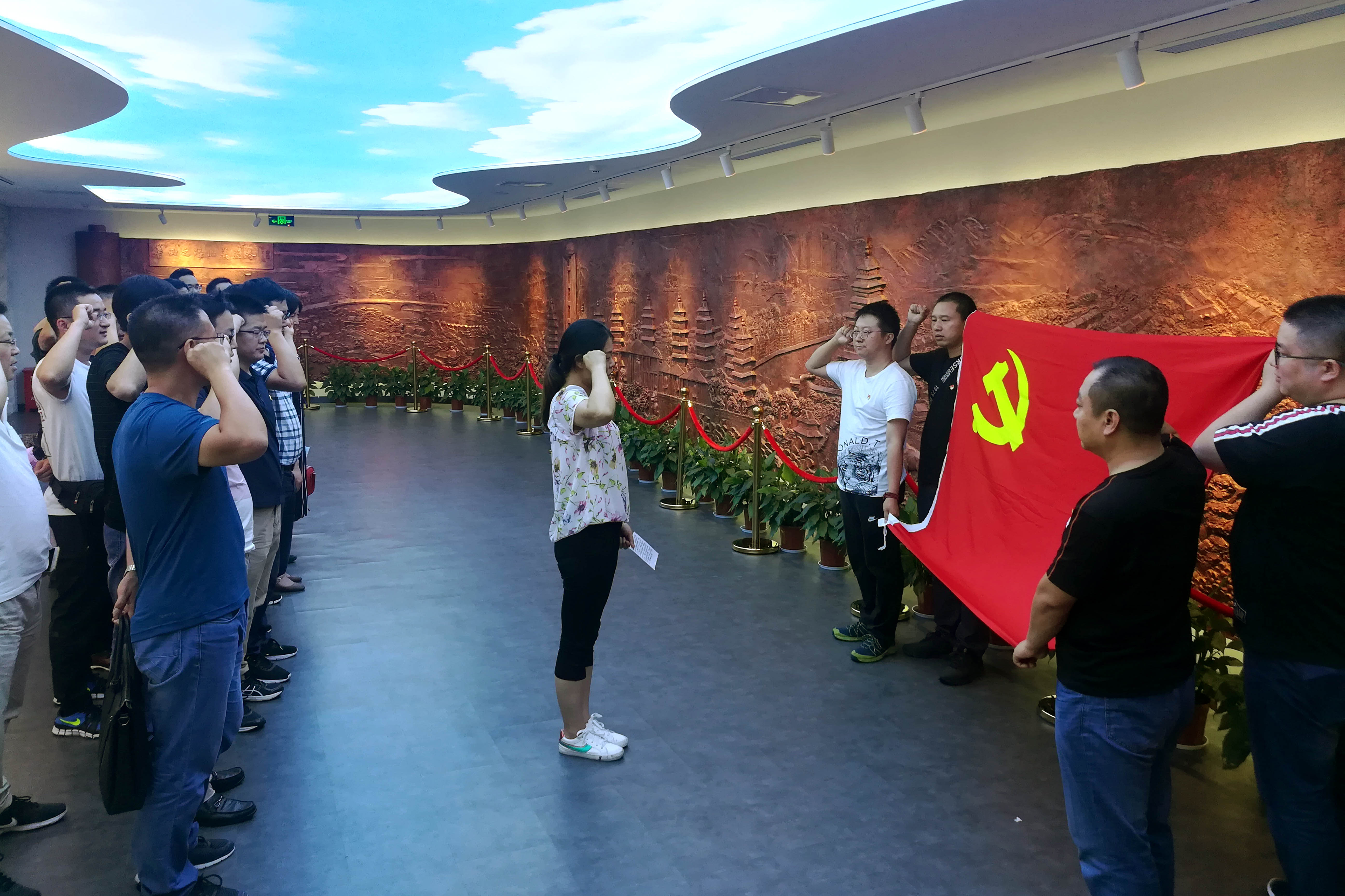 不忘初心、艰苦斗争，pg电子电缆党委组织党员同志赴华西村旅行学习