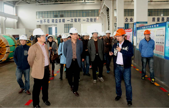 2015年11月21日，市光华高中党员、教师来pg电子电缆旅行