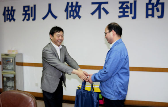 2015年5月12日，溧阳市总工会领导到pg电子电缆慰问劳动模范