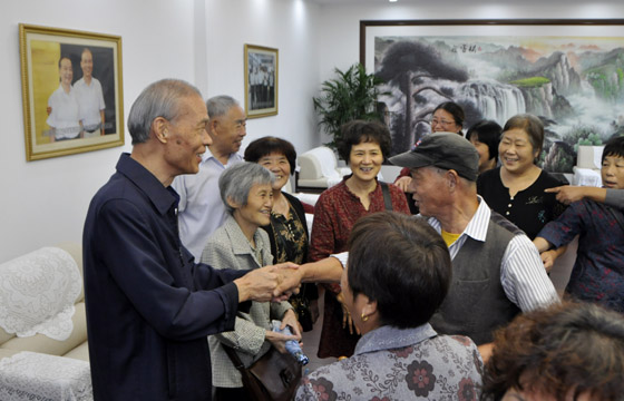 pg电子电缆召开50周年老职工座谈会